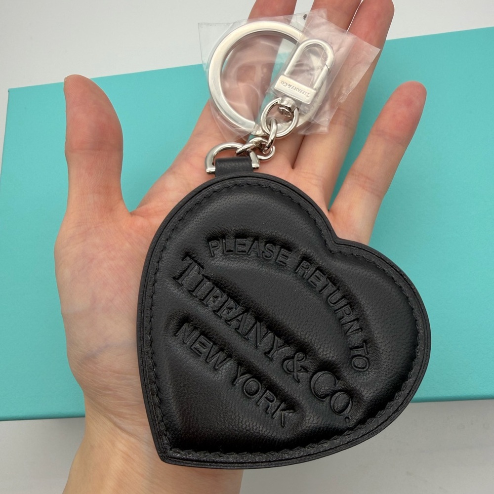 Tiffany & Co. Black Leather Heart Keychain new - Picture 5 of 5